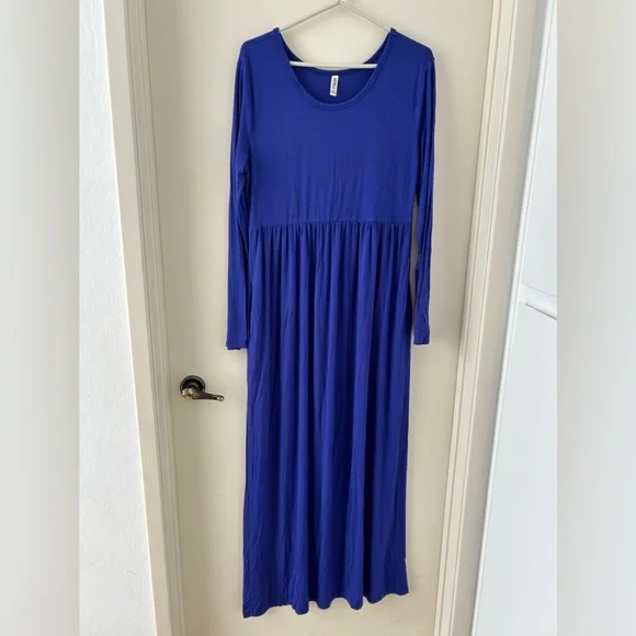 maxi lizzie dress 4xl LIZZIE LACE MAXI DRESS – AKIRA